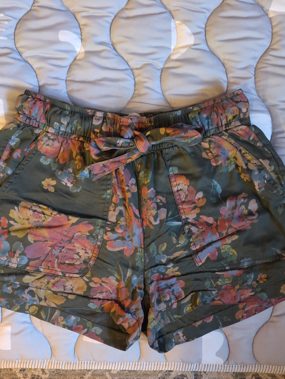 Nicole Miller Green Floral Tie-Waist Shorts